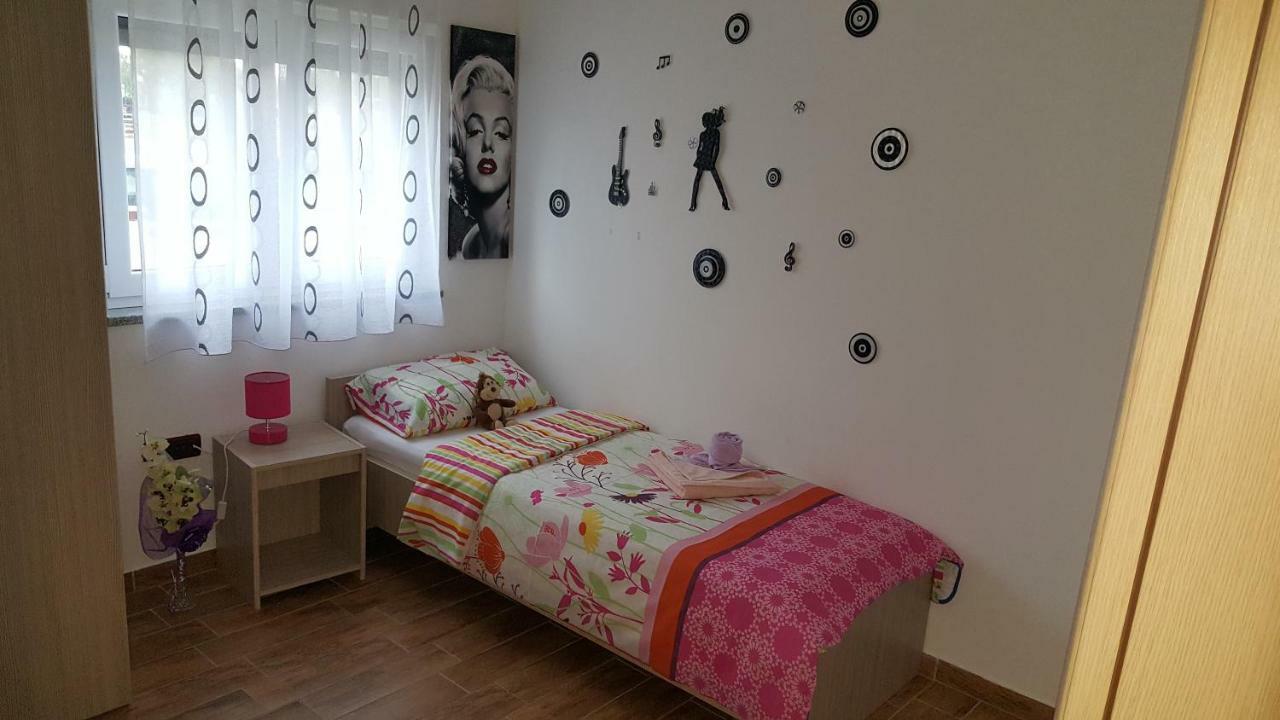 Apartment Rose Pula Ngoại thất bức ảnh